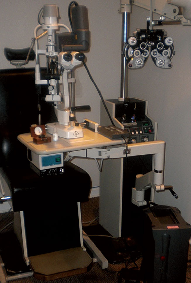 Fig. 1. An early Lumenis slit lamp-mounted SLT laser with foot pedal activation.